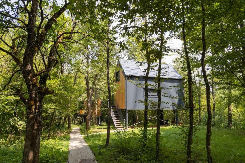 Tree Elements Treehouse Retreat Apartment Slunj Bagian luar foto